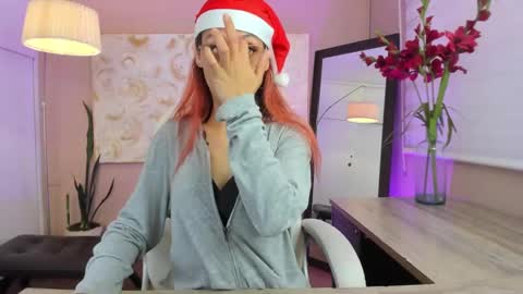 Snapshot of dalia_garrett chatting on 12.24.24 Dalia online show from 12.24.24