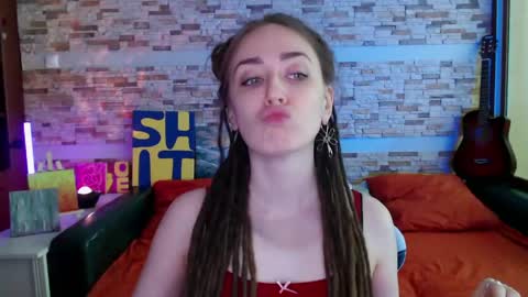 Snapshot of dalia_peach chatting on 05.10.26 Dalia online show from 05.10.26