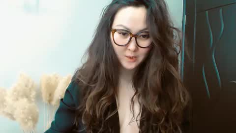 Snapshot of dalidayes chatting on 12.28.24 Dali online show from 12.28.24