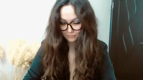 Snapshot of dalidayes chatting on 12.28.24 Dali online show from 12.28.24