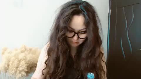 Snapshot of dalidayes chatting on 01.12.25 Dali online show from 01.12.25