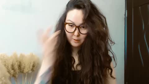 Snapshot of dalidayes chatting on 02.15.25 Dali online show from 02.15.25