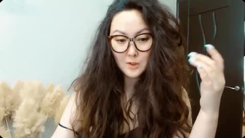 Snapshot of dalidayes chatting on 09.15.25 Dali online show from 09.15.25