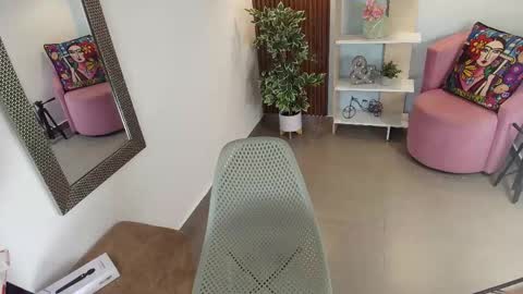 Snapshot of dalila_sky chatting on 12.18.25 Dalila online show from 12.18.25