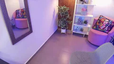 Snapshot of dalila_sky chatting on 12.19.25 Dalila online show from 12.19.25