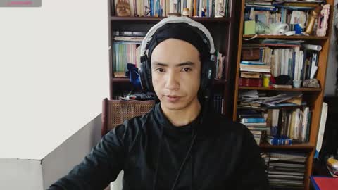 Snapshot of daliygala chatting on 10.13.25 JamesDali online show from 10.13.25