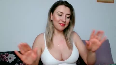 Snapshot of dalyana22 chatting on 04.20.26 Maria online show from 04.20.26