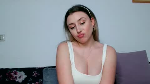 Snapshot of dalyana22 chatting on 04.22.26 Maria online show from 04.22.26