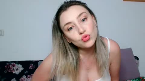 Snapshot of dalyana22 chatting on 04.28.26 Maria online show from 04.28.26