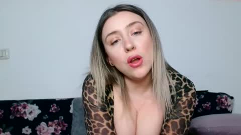 Snapshot of dalyana22 chatting on 04.30.26 Maria online show from 04.30.26