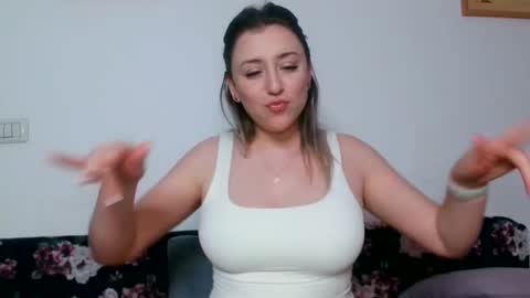 Snapshot of dalyana22 chatting on 05.08.26 Maria online show from 05.08.26