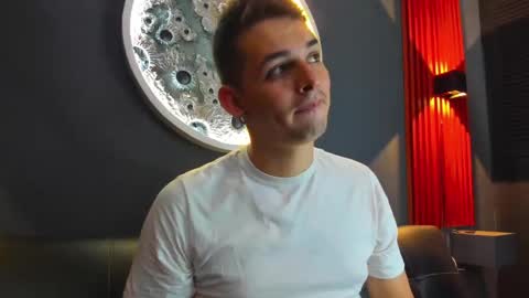 Snapshot of damian__oliver chatting on 12.12.24 Damian Oliver online show from 12.12.24