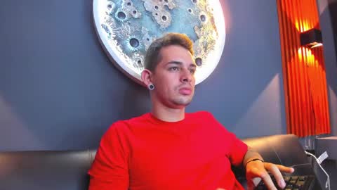 Snapshot of damian__oliver chatting on 12.16.24 Damian Oliver online show from 12.16.24