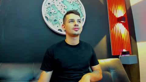 Snapshot of damian__oliver chatting on 01.16.25 Damian Oliver online show from 01.16.25