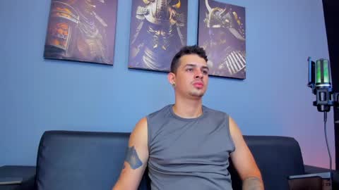 Snapshot of damian__oliver chatting on 02.21.25 Damian Oliver online show from 02.21.25