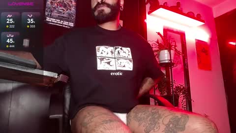 Snapshot of damian_darkside_ chatting on 12.10.24 Damian online show from 12.10.24