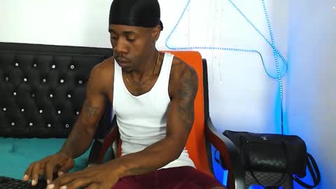 Snapshot of damian_hart_24cm chatting on 10.21.25 damian_hart_24cm online show from 10.21.25
