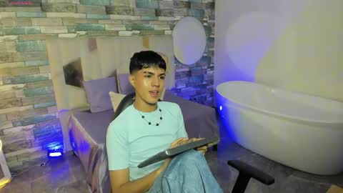 Snapshot of damian_tay chatting on 04.26.26 damian_tay online show from 04.26.26