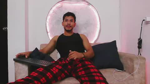 instagram damiannreed. online show from 06.12.26