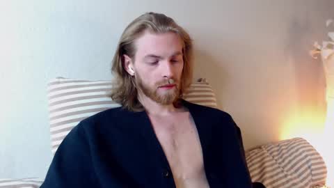 Snapshot of damien_diamond chatting on 02.20.25 damien_diamond online show from 02.20.25