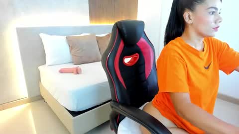 D A N A  online show from 09.16.25