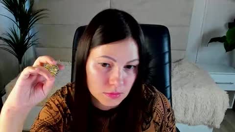 Dana Dom online show from 11.24.25