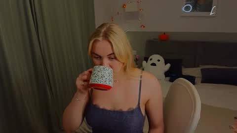 Snapshot of dana_love0 chatting on 11.03.25 Dana online show from 11.03.25