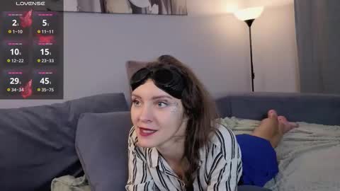 Snapshot of danaaddams chatting on 10.31.25 danaaddams online show from 10.31.25