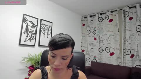 Danaa Rey online show from 11.11.25