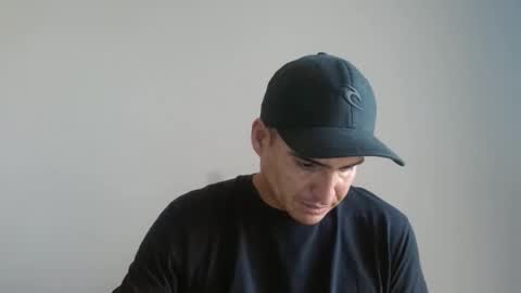 Snapshot of daniel_surfer chatting on 12.26.24 Daniel  online show from 12.26.24