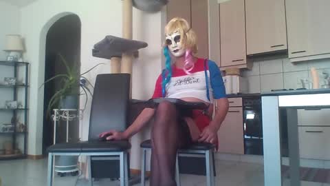 newcumer online show from 02.04.25