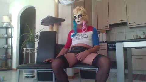 newcumer online show from 02.04.25