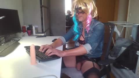 newcumer online show from 02.18.25