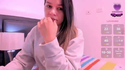 Snapshot of daniela_beauty chatting on 10.11.25 daniela online show from 10.11.25