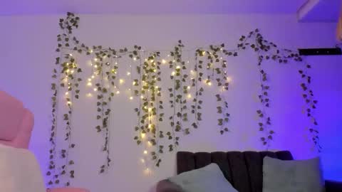 Dani Saenz online show from 12.14.25