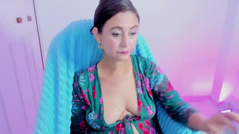 Snapshot of danielahot2 chatting on 11.17.25 Daniela online show from 11.17.25