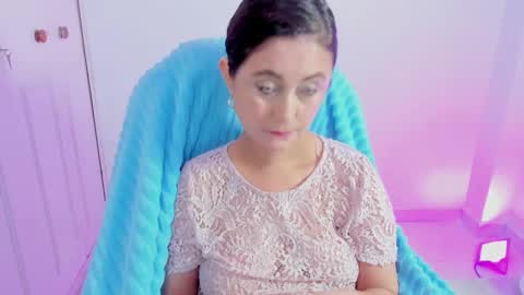 Snapshot of danielahot2 chatting on 11.19.25 Daniela online show from 11.19.25