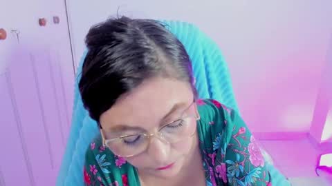 Snapshot of danielahot2 chatting on 11.22.25 Daniela online show from 11.22.25