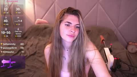 Snapshot of danielareign chatting on 04.29.26 danielareign online show from 04.29.26