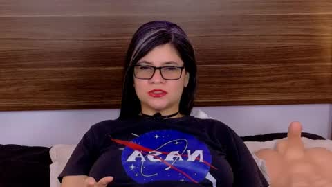 Snapshot of daniellerain chatting on 07.27.26 daniellerain online show from 07.27.26