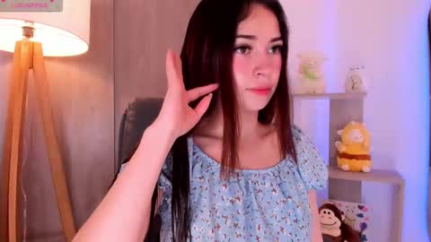 Snapshot of daniellerose_ chatting on 10.24.25 Danielle Rose online show from 10.24.25