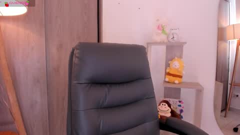 Snapshot of daniellerose_ chatting on 10.31.25 Danielle Rose online show from 10.31.25