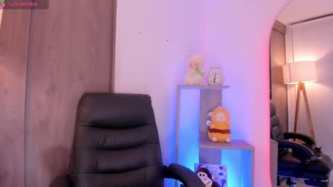 Snapshot of daniellerose_ chatting on 11.14.25 Danielle Rose online show from 11.14.25