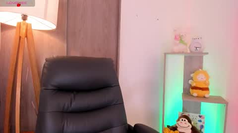 Snapshot of daniellerose_ chatting on 11.21.25 Danielle Rose online show from 11.21.25