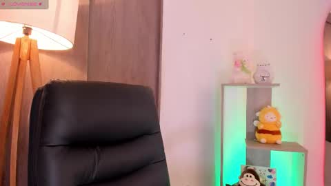 Snapshot of daniellerose_ chatting on 11.22.25 Danielle Rose online show from 11.22.25