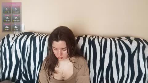 Snapshot of daniellevaulet chatting on 02.12.26 Mia online show from 02.12.26