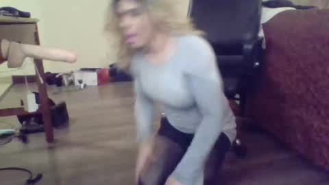 Snapshot of daniellledancing chatting on 11.16.25 KinkyKimberly online show from 11.16.25