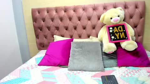 Snapshot of daniibelluci chatting on 02.17.25 DaniiBelluci online show from 02.17.25