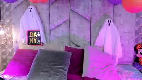 Snapshot of daniibelluci chatting on 10.29.25 DaniiBelluci online show from 10.29.25