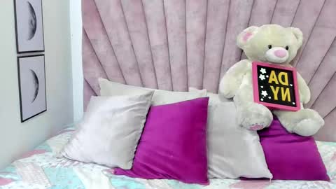 Snapshot of daniibelluci chatting on 11.15.25 DaniiBelluci online show from 11.15.25